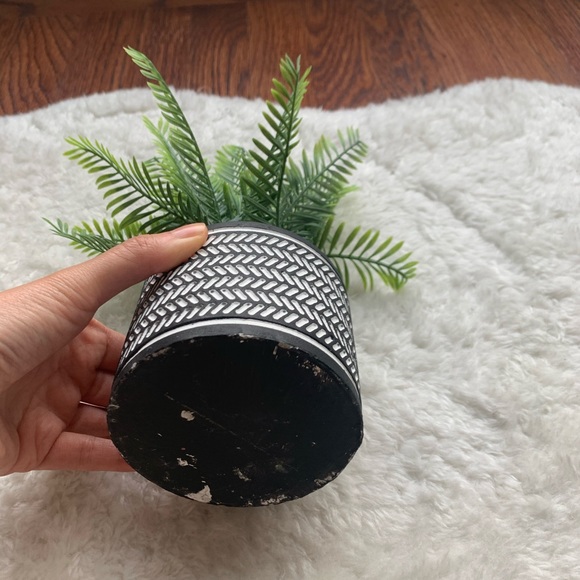 Mini faux fern palm tree plant with tribal vase - Picture 4 of 7